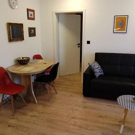 Cute Apartment Marla Art Close To Center พูลา ภายนอก รูปภาพ