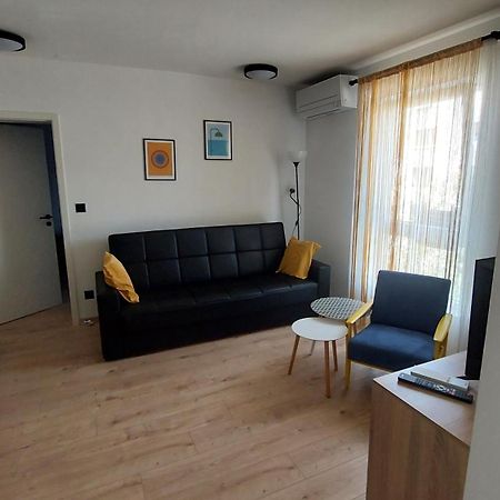 Cute Apartment Marla Art Close To Center พูลา ภายนอก รูปภาพ