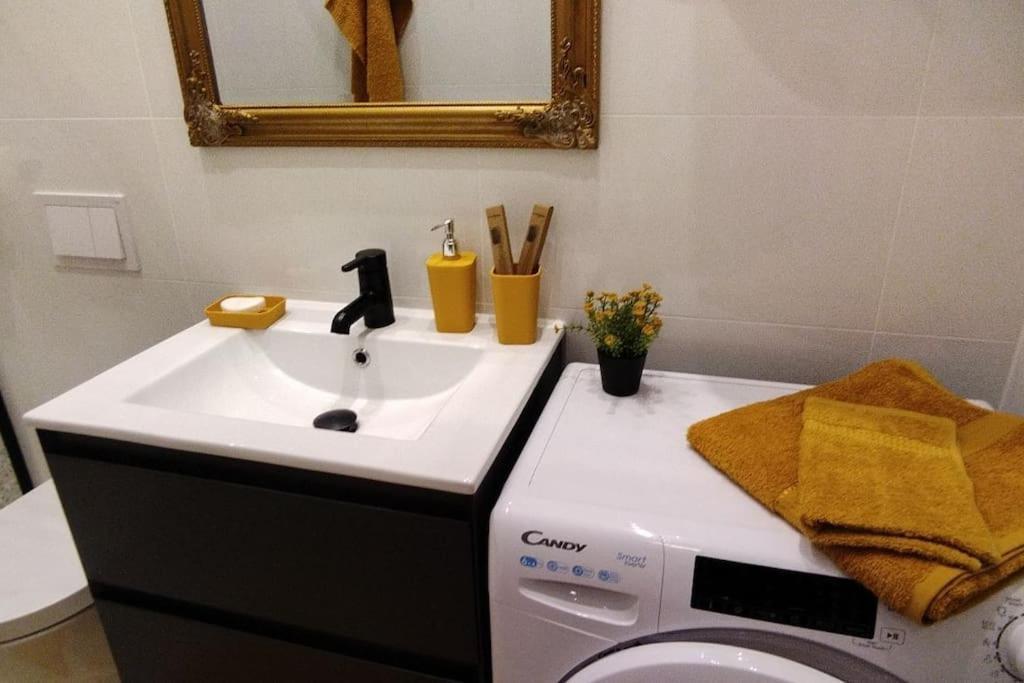 Cute Apartment Marla Art Close To Center พูลา ภายนอก รูปภาพ