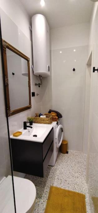 Cute Apartment Marla Art Close To Center พูลา ภายนอก รูปภาพ