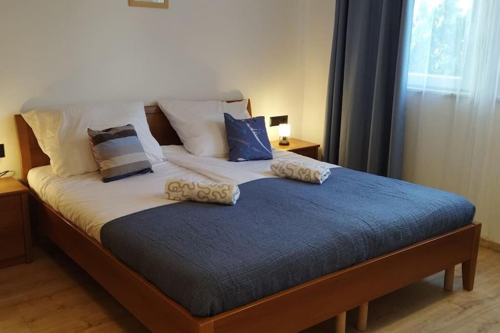 Cute Apartment Marla Art Close To Center พูลา ภายนอก รูปภาพ
