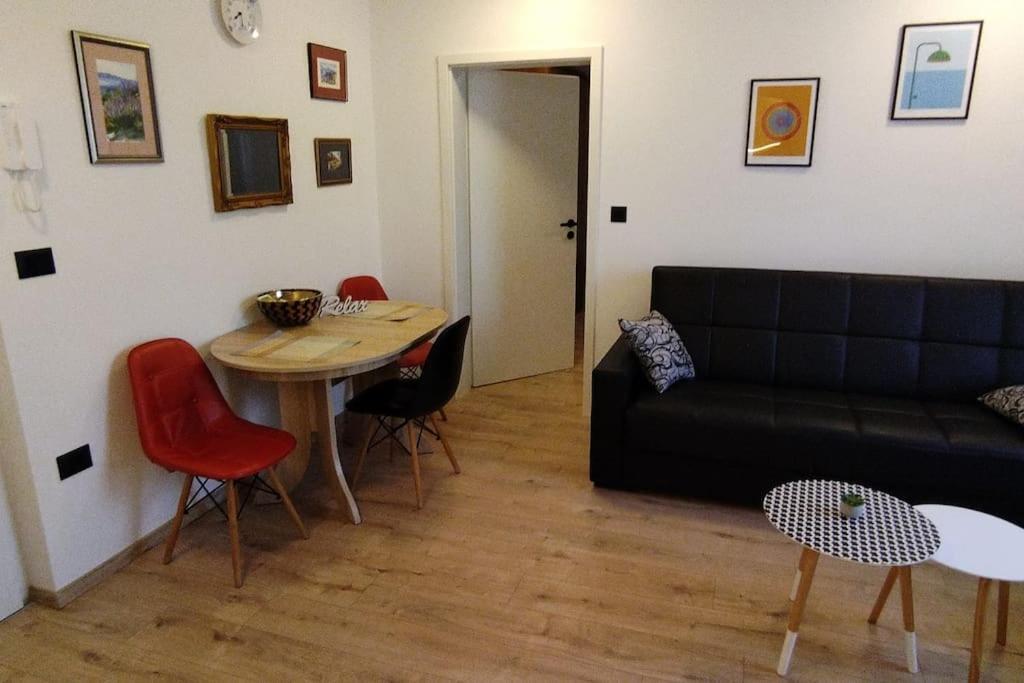 Cute Apartment Marla Art Close To Center พูลา ภายนอก รูปภาพ