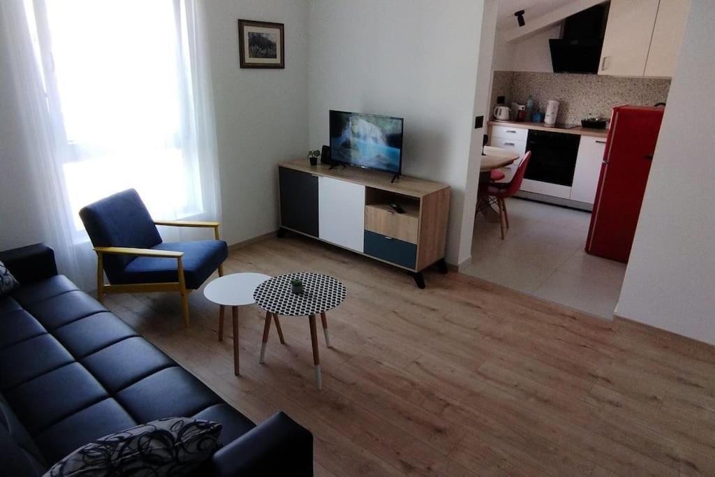 Cute Apartment Marla Art Close To Center พูลา ภายนอก รูปภาพ