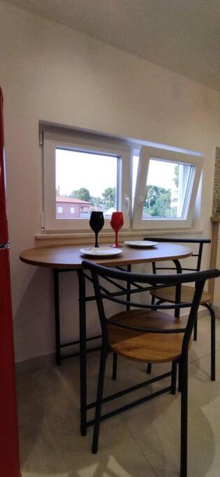 Cute Apartment Marla Art Close To Center พูลา ภายนอก รูปภาพ