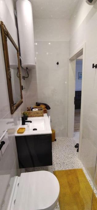 Cute Apartment Marla Art Close To Center พูลา ภายนอก รูปภาพ
