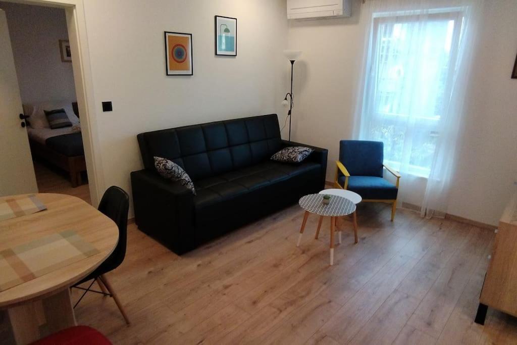 Cute Apartment Marla Art Close To Center พูลา ภายนอก รูปภาพ