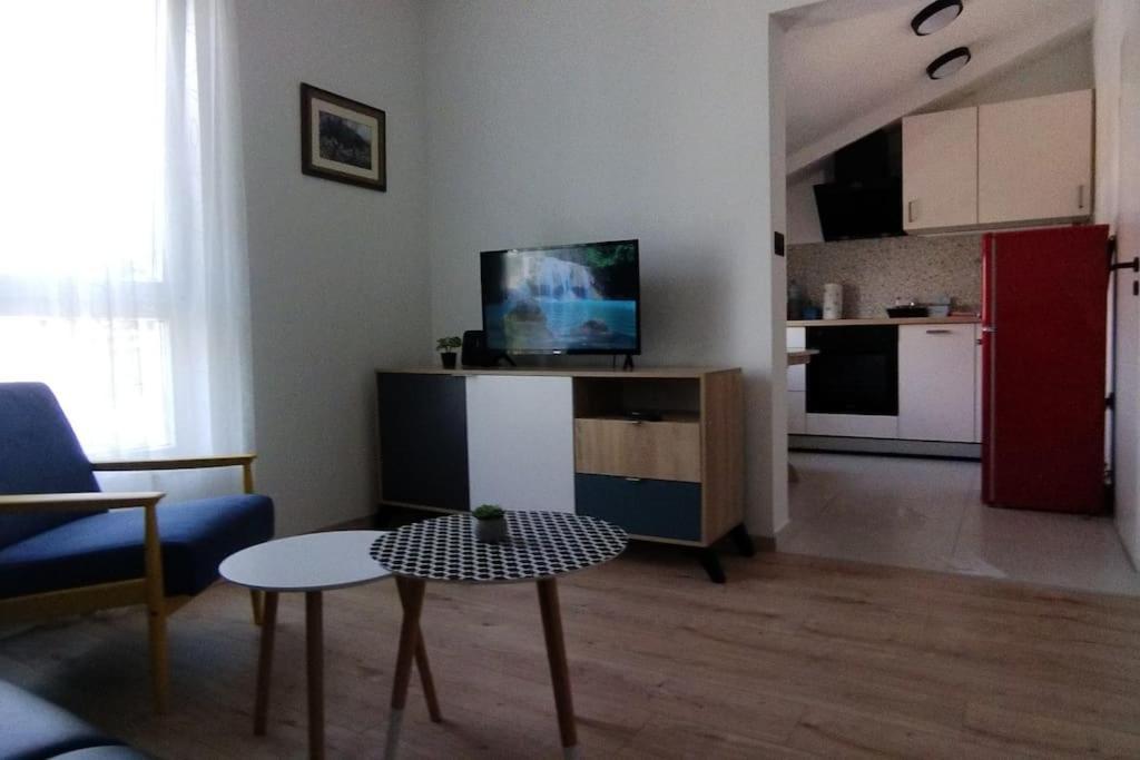 Cute Apartment Marla Art Close To Center พูลา ภายนอก รูปภาพ