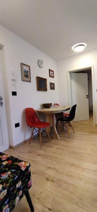 Cute Apartment Marla Art Close To Center พูลา ภายนอก รูปภาพ