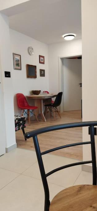 Cute Apartment Marla Art Close To Center พูลา ภายนอก รูปภาพ
