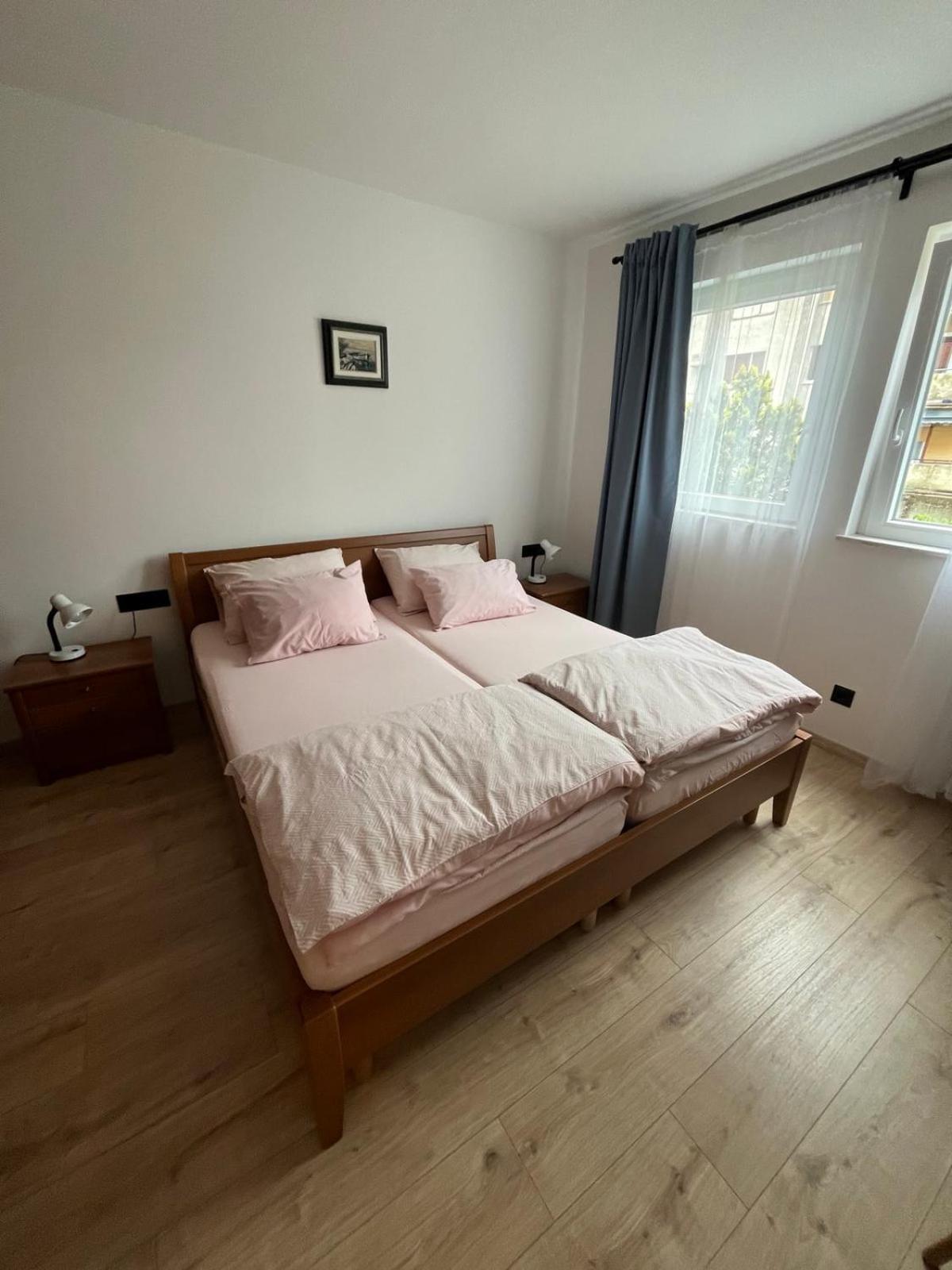 Cute Apartment Marla Art Close To Center พูลา ภายนอก รูปภาพ